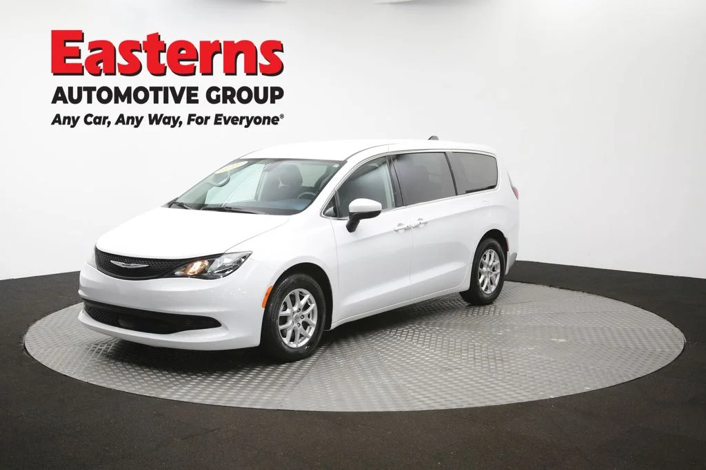 Used 2022 White Chrysler LX image 54
