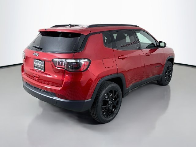 New 2026 Red Hot Pearl-Coat Exterior Paint Jeep Latitude image 7