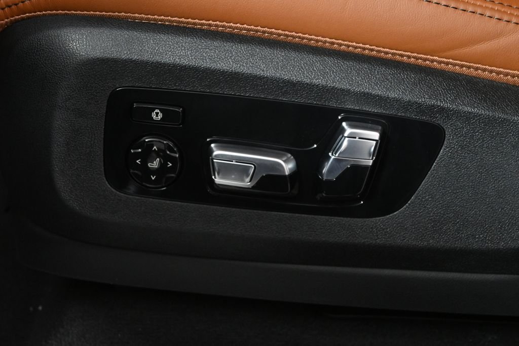New 2027 Black Sapphire Metallic BMW M60i image 27