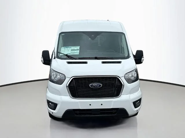 New 2025 Oxford White Ford Passenger Van XLT image 35