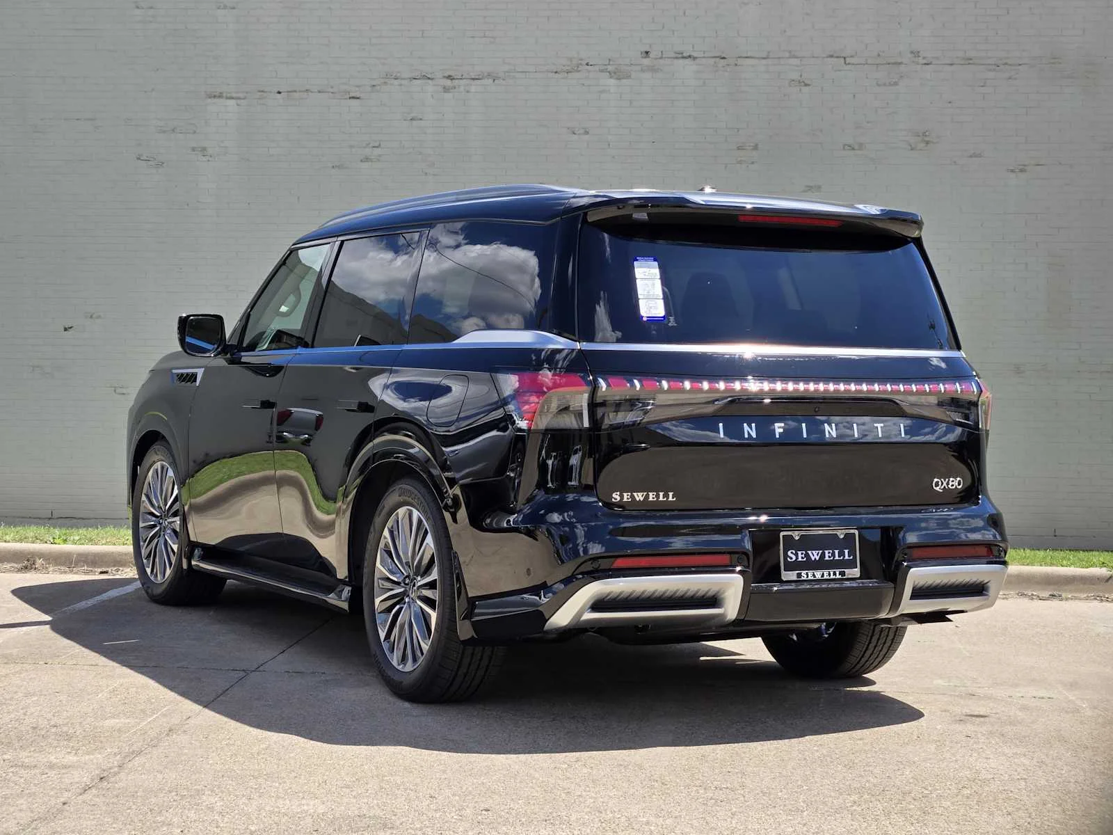 New 2026 BLACK OBSIDIAN INFINITI Luxe 2WD image 4