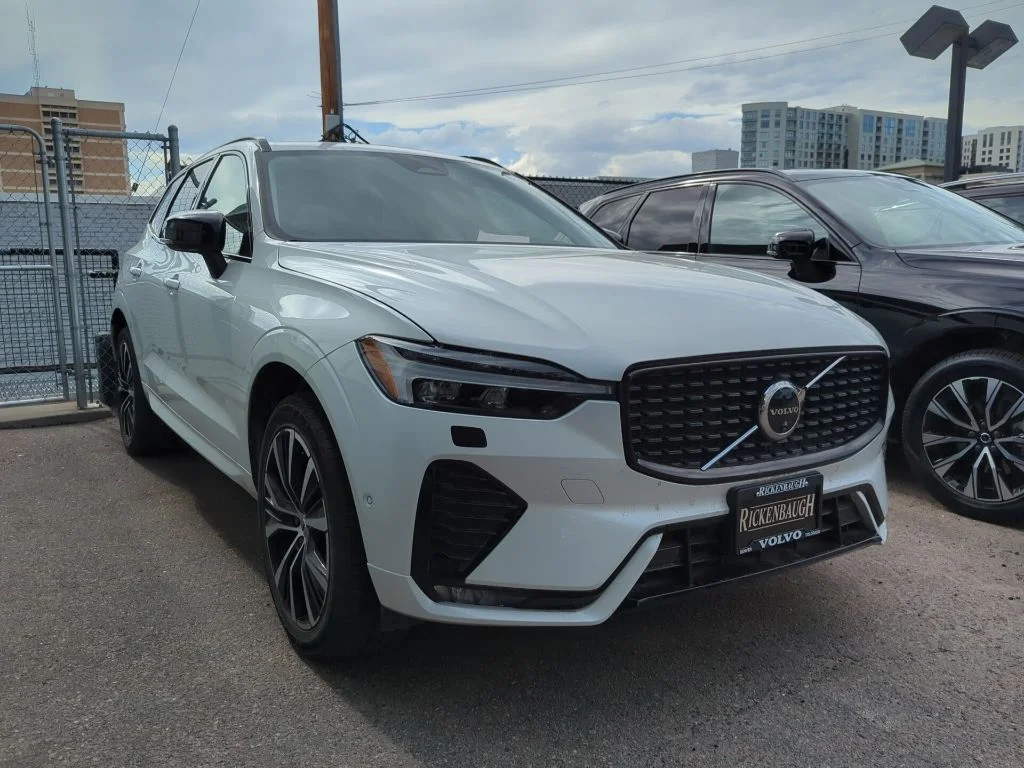 2025 Volvo XC60 B5 Plus Dark AWD's photo