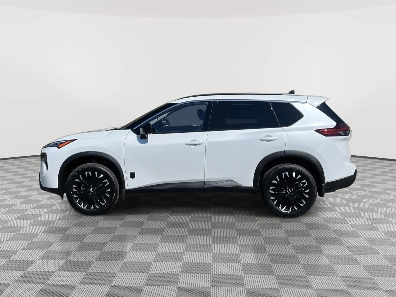 New 2026 Everest White Pearl TriCoat Nissan Dark Armor™ image 8