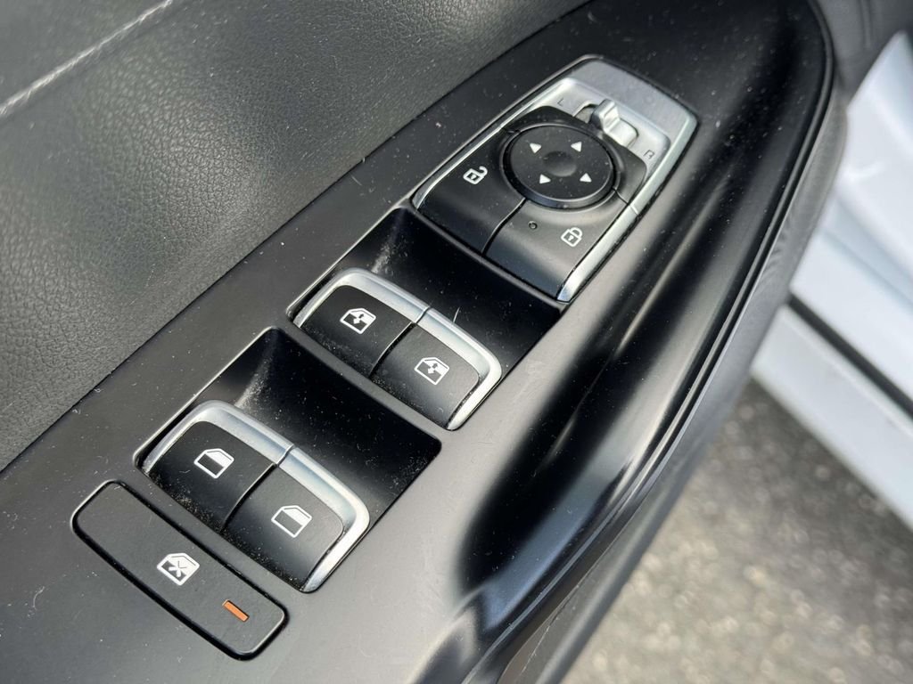 Used 2023 White Kia GT-Line image 15