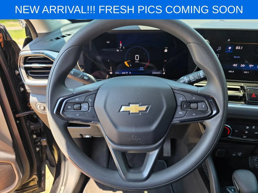Used 2025 Mosaic Black Metallic Chevrolet LT image 12