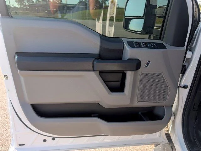 Used 2017 White Ford Lariat image 10