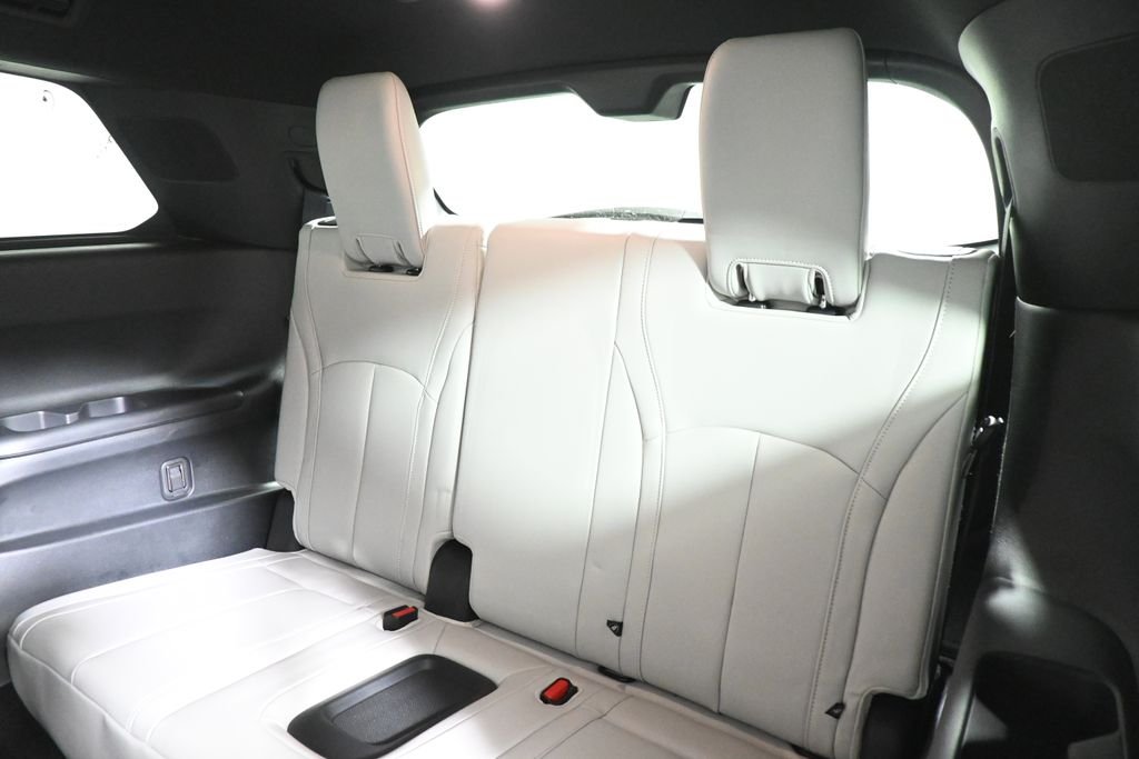 New 2027 2T RAD WHT INFINITI Autograph AWD image 33