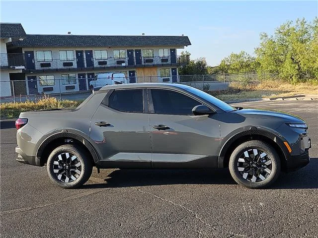 New 2027 Hampton Gray Hyundai SE image 5