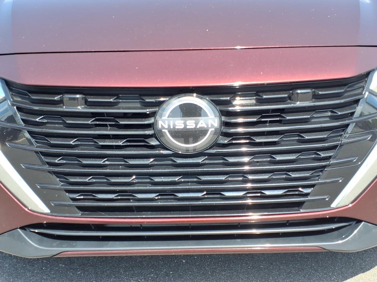 Used 2025 Rosewood Metallic Nissan SV image 14
