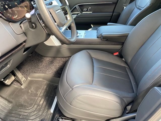 Used 2025 Silver Land Rover SE image 18