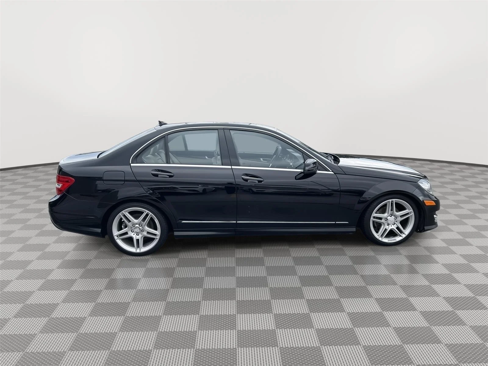 Used 2012  Mercedes-Benz C 300 Sport image 2