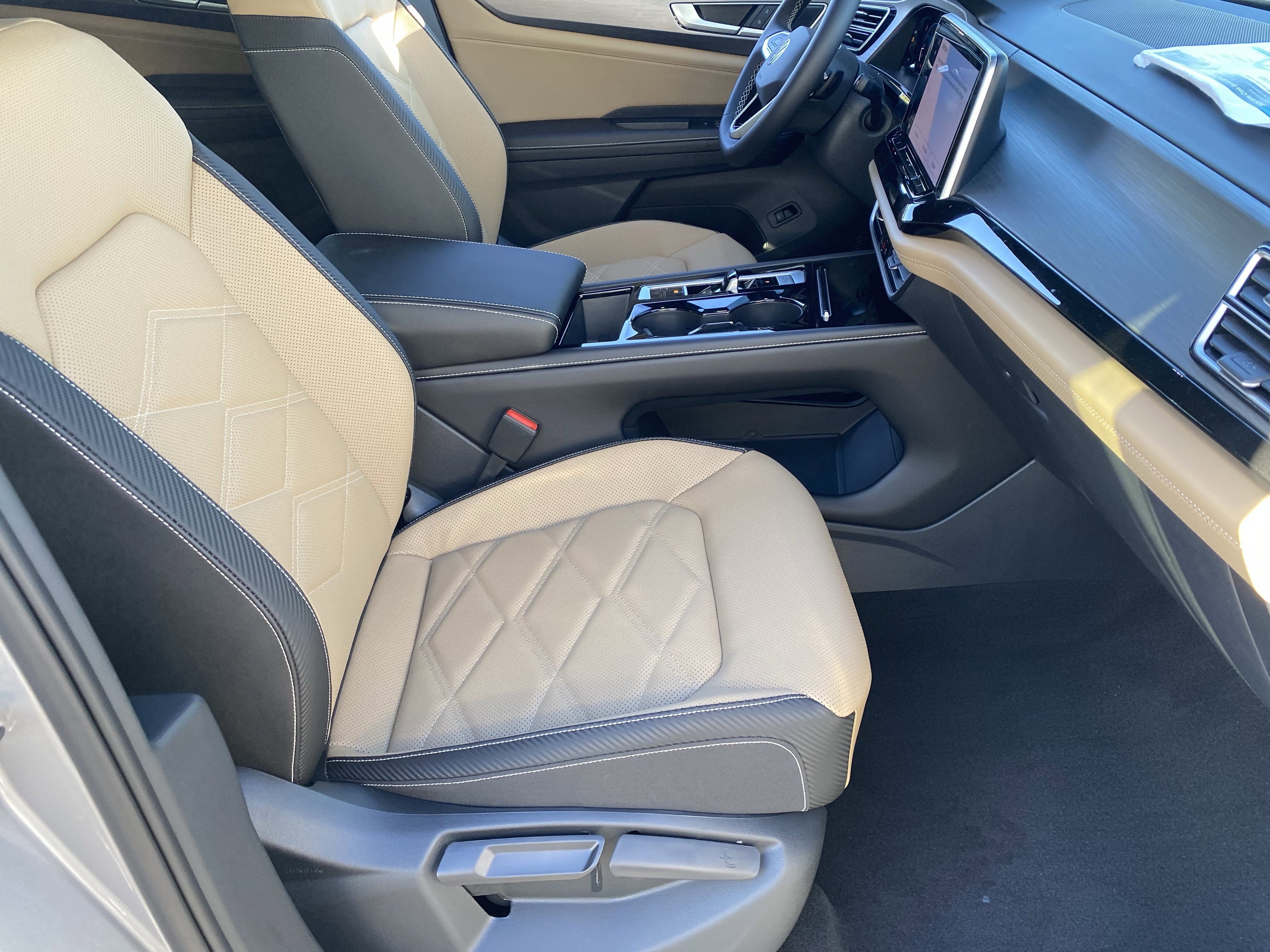 2026 Volkswagen Atlas Cross Sport SE w/Tech - Photo 7
