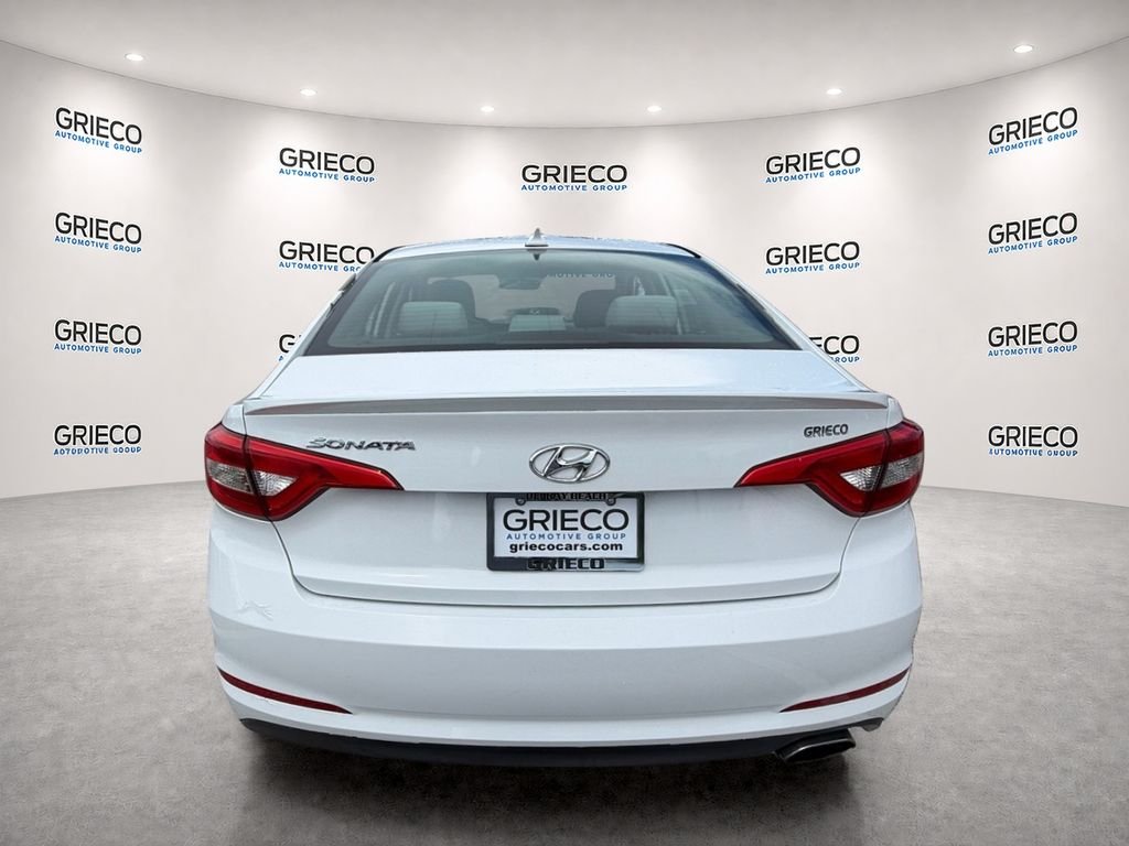 Used 2015 White Hyundai SE image 6