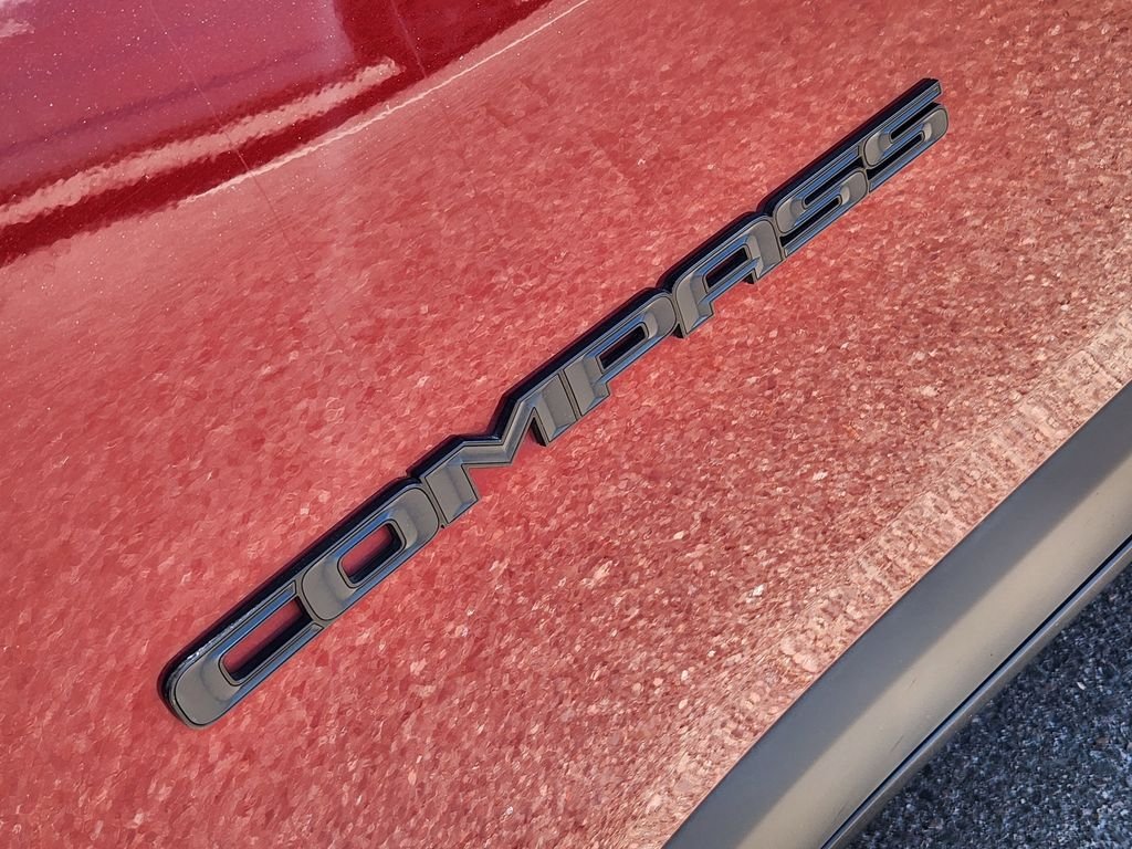 Used 2021 Red Jeep Latitude image 8