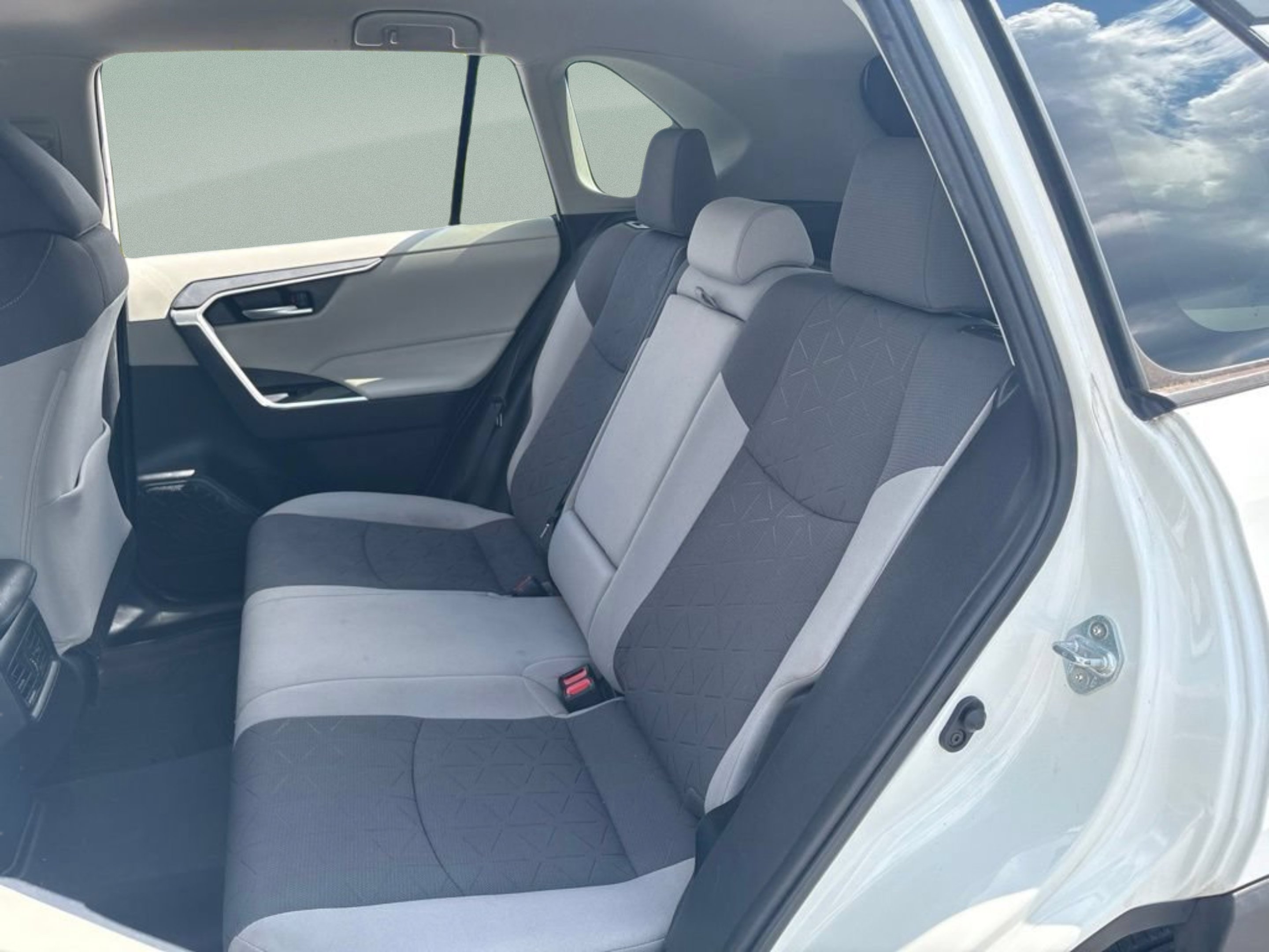 Used 2020 Super White Toyota XLE image 20