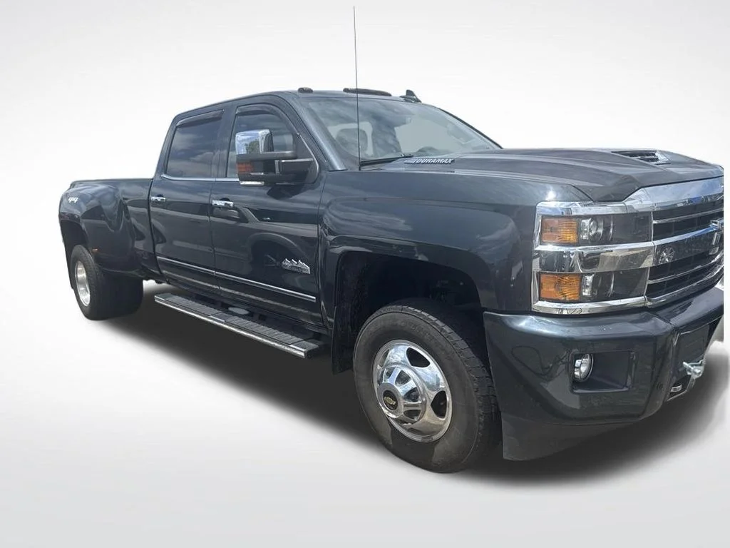 Used 2019 Gray Chevrolet High Country image 4