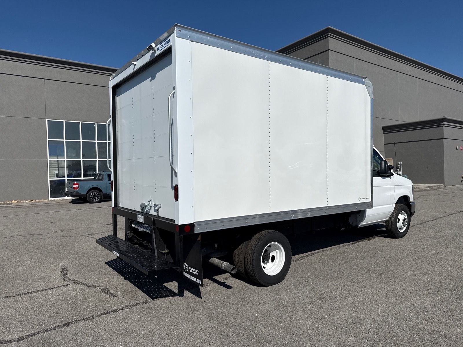 New 2026 Oxford White Ford E-450 DRW image 5