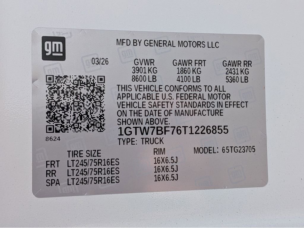 New 2026 Summit White GMC Work Van image 24