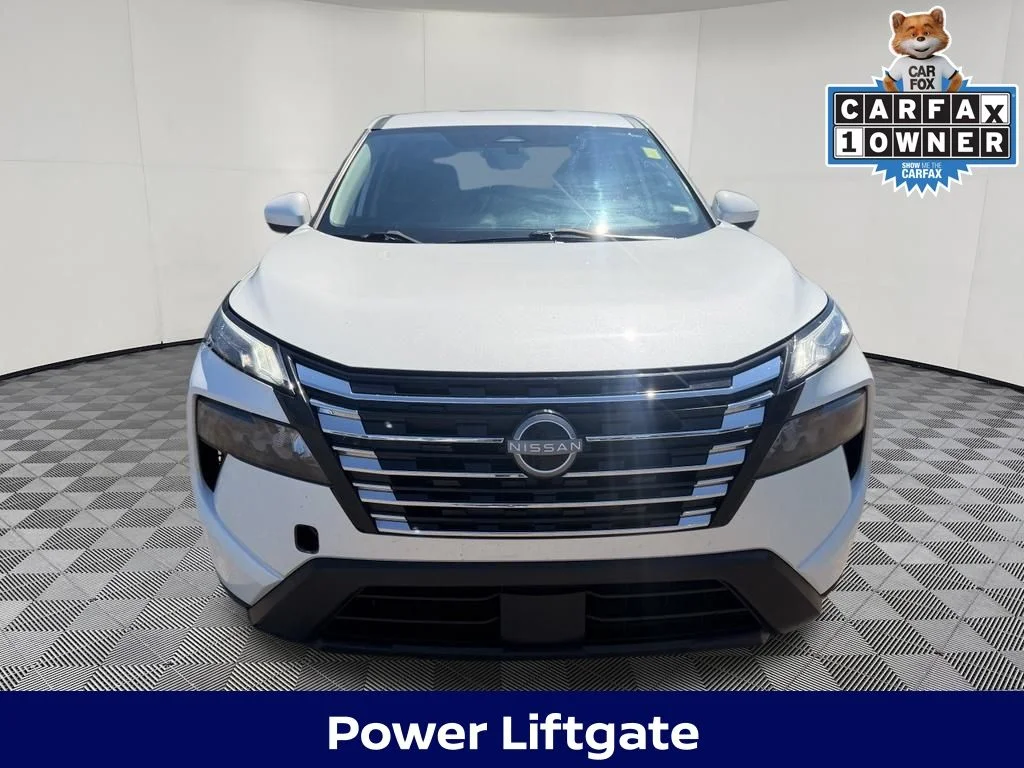Used 2024 Pearl Nissan SV image 10
