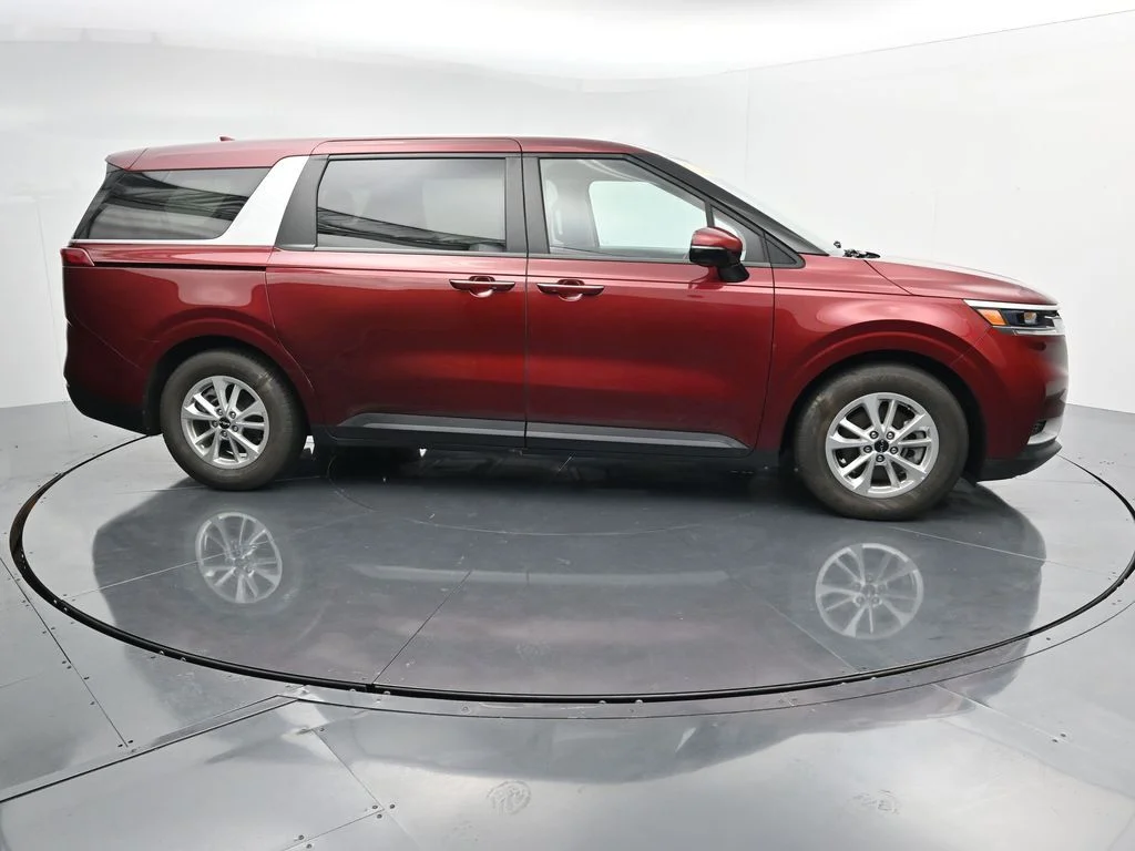 Used 2024 Red Kia LX image 9