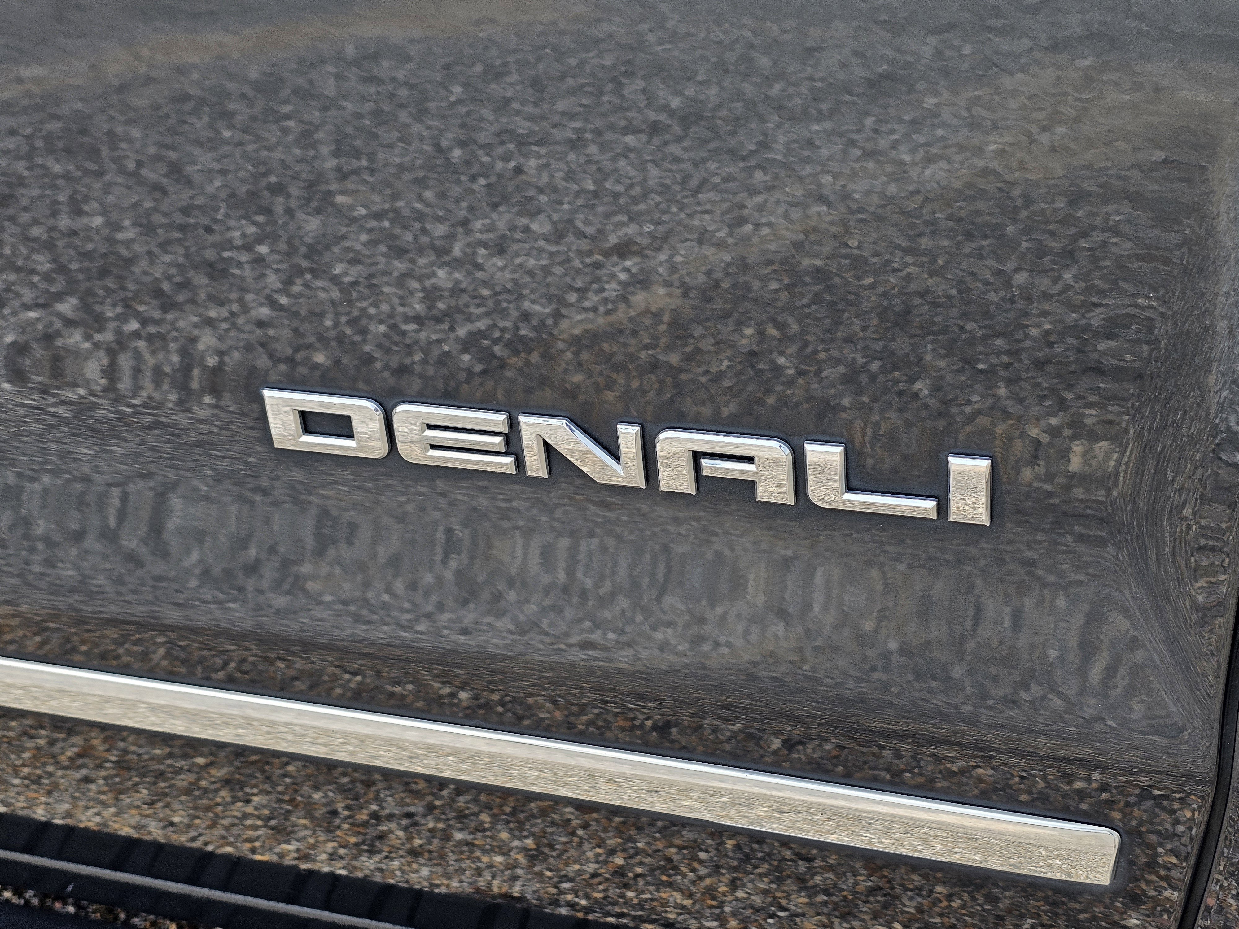 Used 2018 Dark Slate Metallic GMC Denali image 7