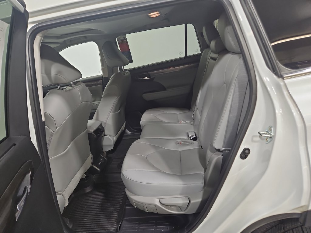 Used 2023 Pearl Toyota Limited image 25