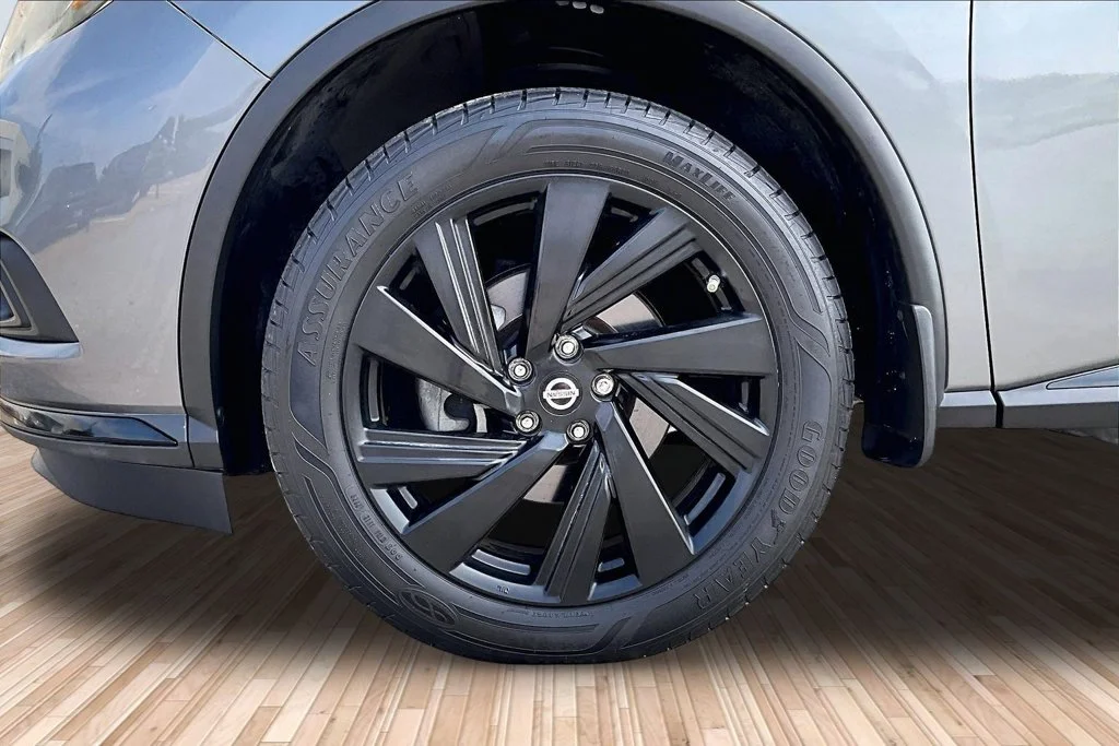 Used 2018 Gray Nissan SL image 8