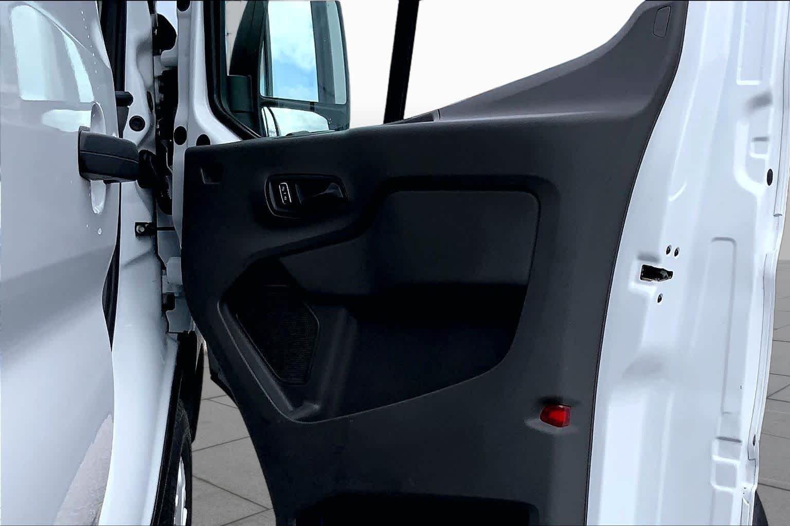 Used 2025 Oxford White Ford XLT image 21