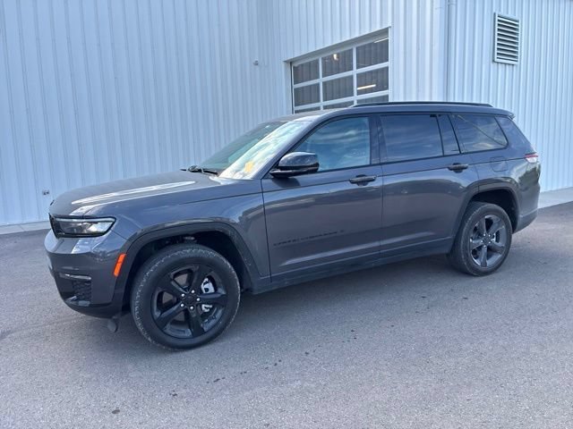 Used 2024 Gray Jeep Limited 4x4 image 2