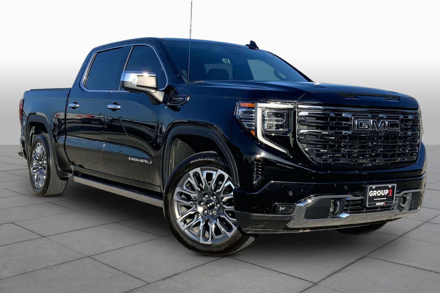 Used 2025 Onyx Black GMC Denali Ultimate image 3