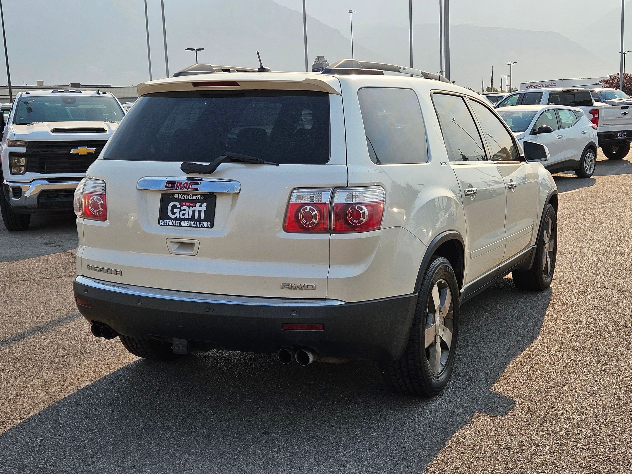 Used 2010 White Diamond Tricoat GMC SLT1 image 3