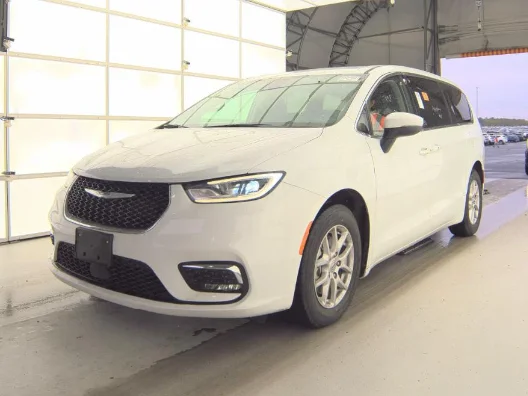 2023 Chrysler Pacifica Touring L's photo