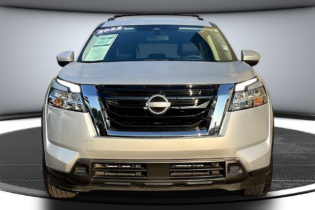 Used 2022 Silver Nissan SV image 2