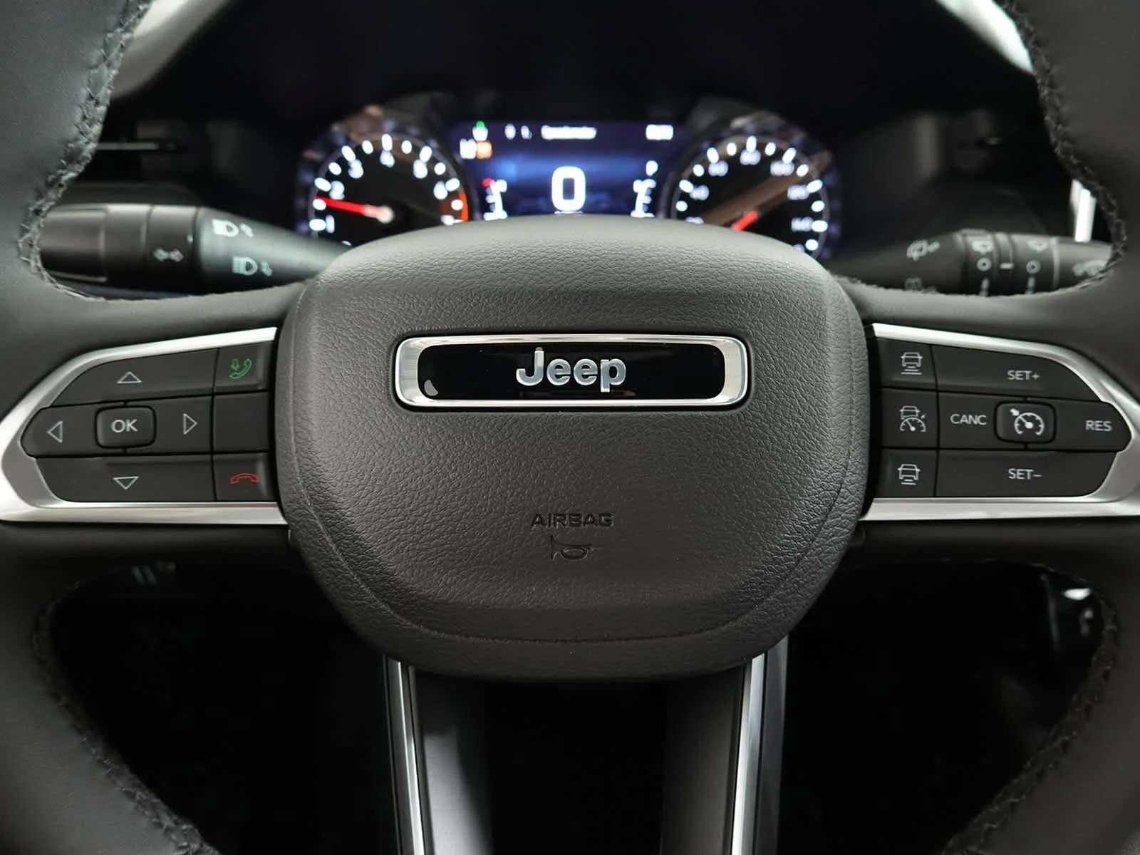 New 2026 Bright White Clearcoat Jeep Latitude image 23