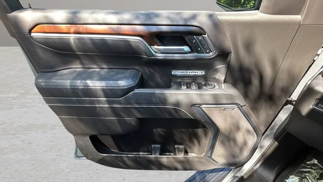 Used 2025 Sterling Metallic GMC Denali image 17