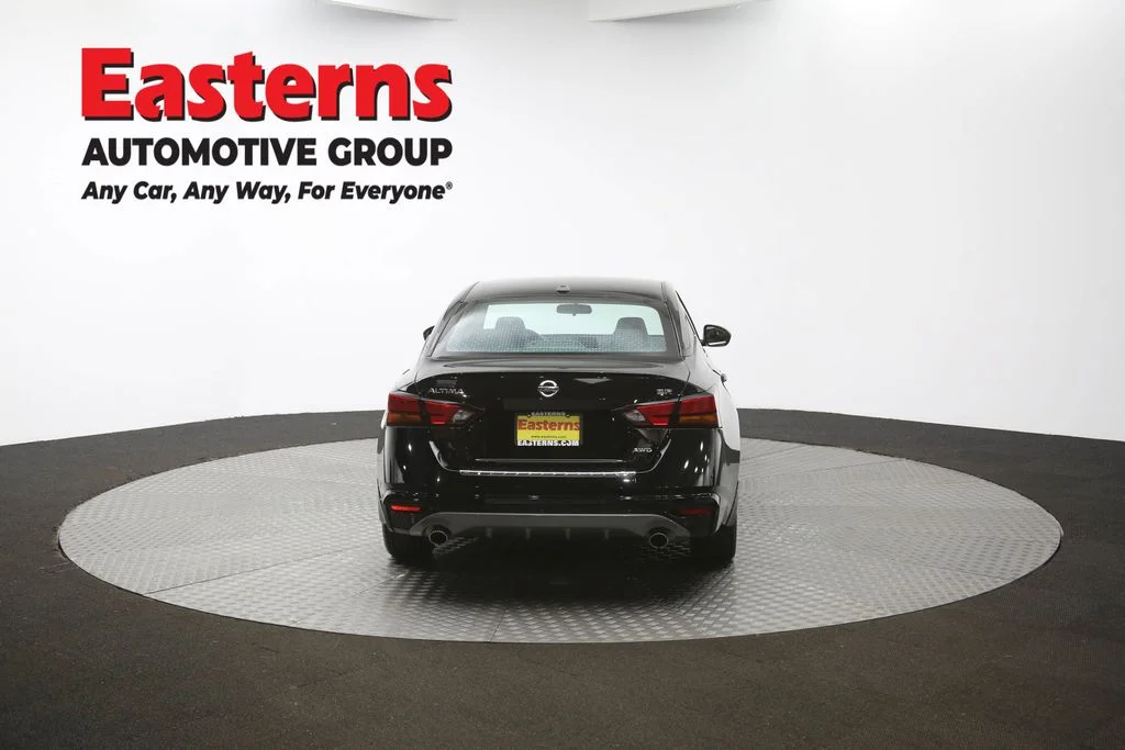 Used 2022 Black Nissan 2.5 SR image 34