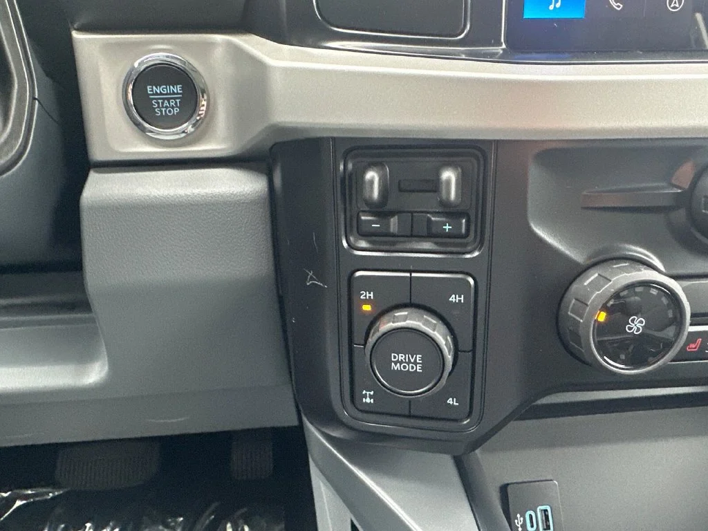 New 2027 Black Ford XLT image 16
