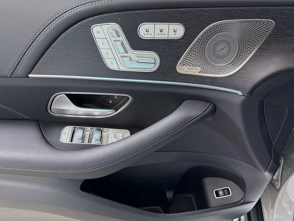 New 2026 White Mercedes-Benz GLS 580 image 18