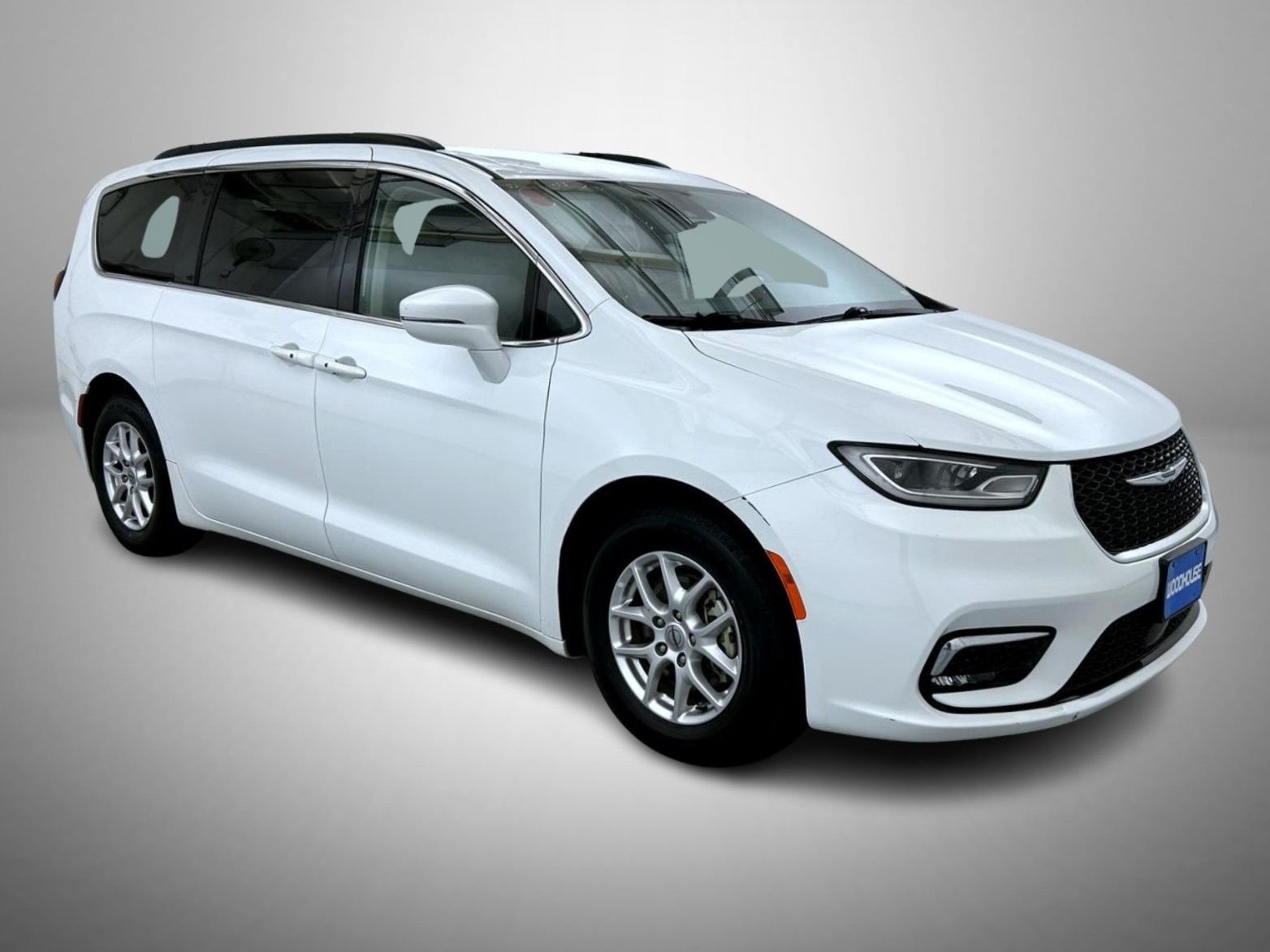 Certified Used 2022 White Chrysler Touring L image 3