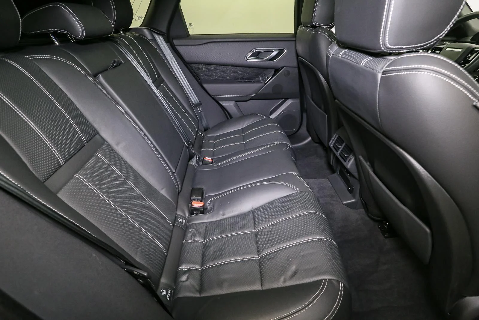 Used 2023 Fuji White Land Rover R-Dynamic S image 22