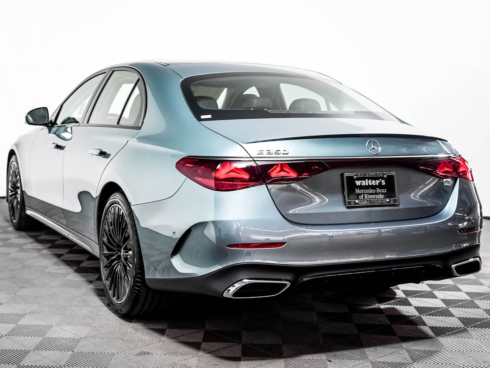 New 2027 Verde Silver Metallic Mercedes-Benz E 350 image 2