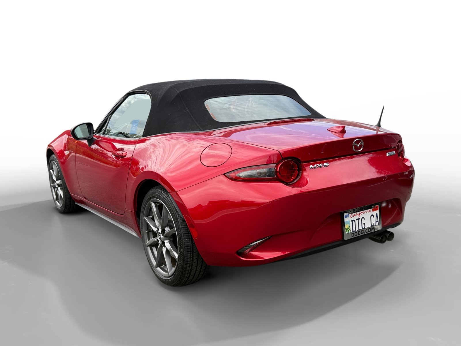 Used 2016 Red Metallic Mazda Grand Touring image 3