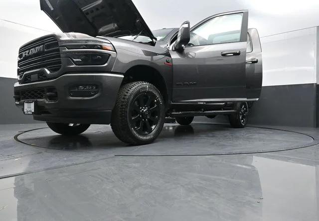New 2026 Granite Crystal Metallic Clear-Coat Exterior Paint RAM Laramie image 32
