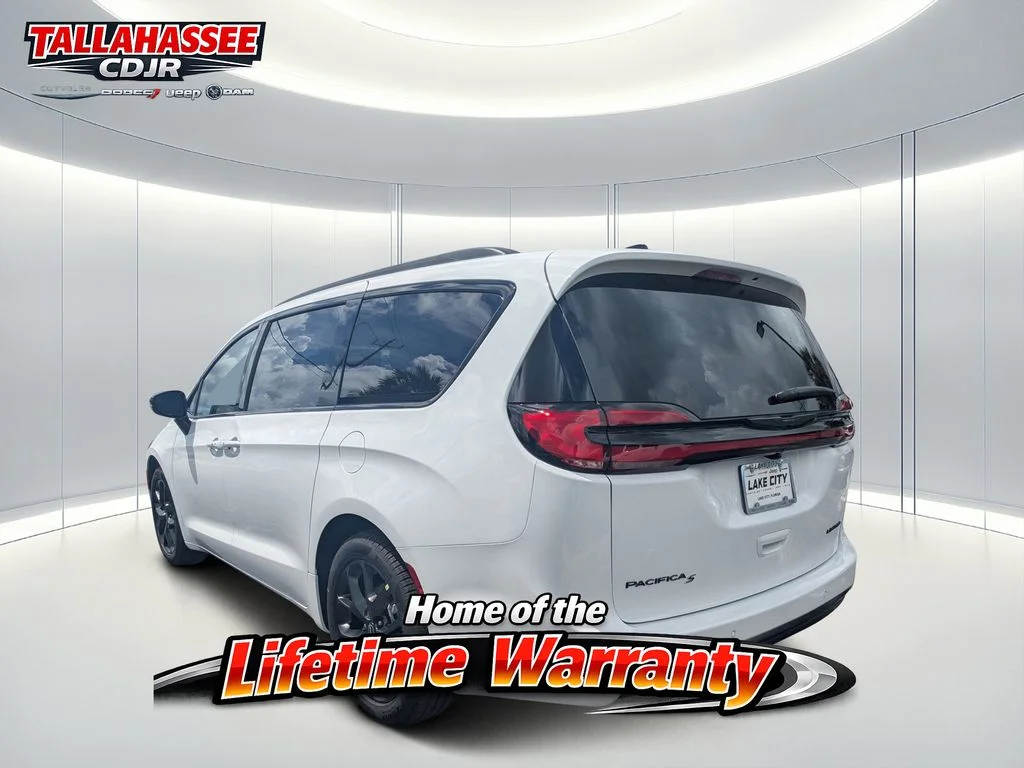New 2026 Bright White Clear-Coat Exterior Paint Chrysler Limited image 5