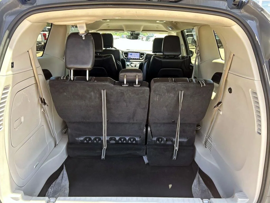 Used 2022 White Chrysler Touring L image 11