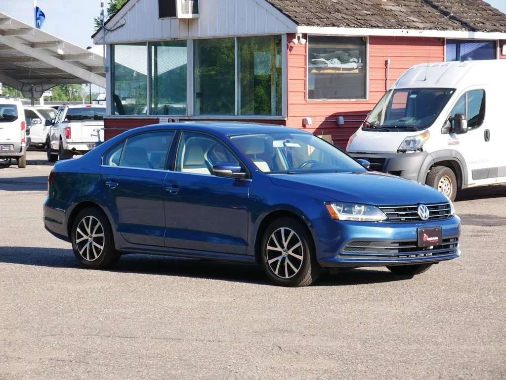 Used 2017 Blue Volkswagen 1.4T SE image 1