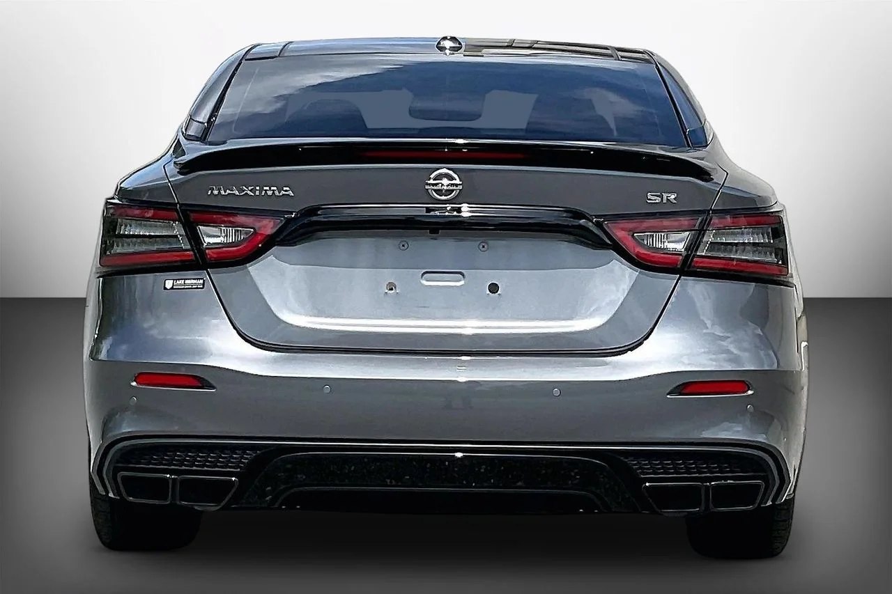 Certified Used 2021 Gray Nissan SR image 7