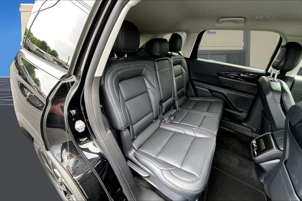 New 2026 Infinite Black Metallic Clearcoat Lincoln Premiere image 10