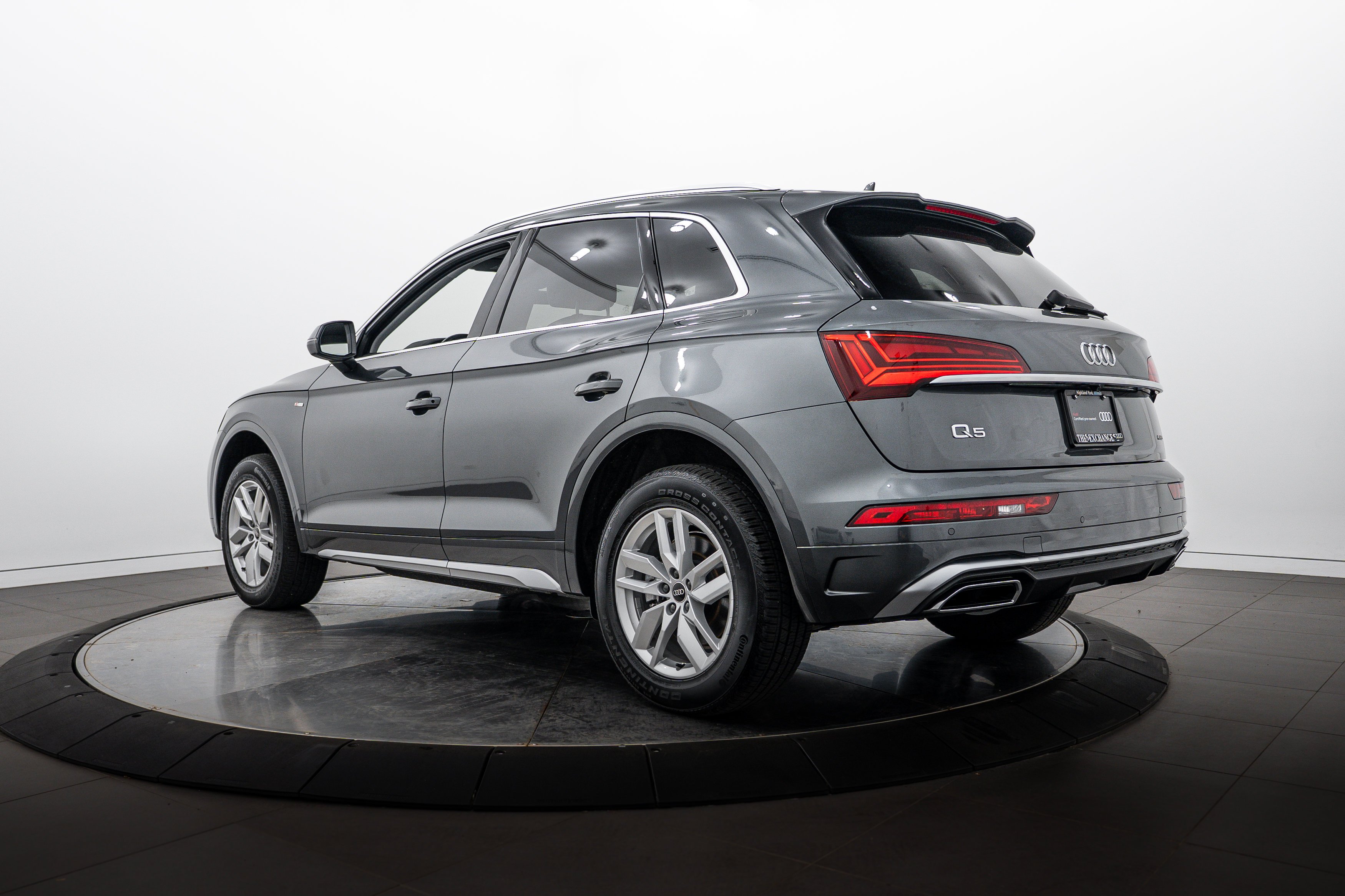 Certified Used 2023 Daytona Gray Pearl Effect Audi S line Premium image 5