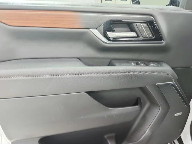 Used 2025 White GMC Denali image 40